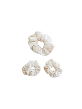 Load image into Gallery viewer, SCRUNCHIE | GIA