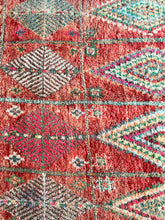 Load image into Gallery viewer, Vintage Moroccan Boujaad Rug | 350x210cm
