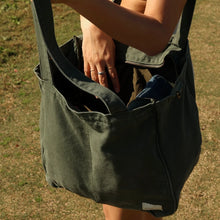 Load image into Gallery viewer, Everyday Pocket Tote | Forest