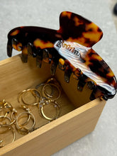 Load image into Gallery viewer, The Curve Clip | Maple