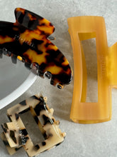 Load image into Gallery viewer, The Curve Clip | Maple