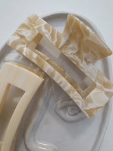 Load image into Gallery viewer, Lounge Clip Large | Shell