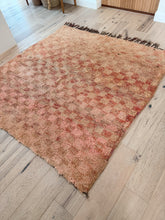 Load image into Gallery viewer, Vintage Moroccan Rug 200 × 210 cm | Desert Peach