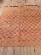 Load image into Gallery viewer, Vintage Moroccan Rug 200 × 210 cm | Desert Peach