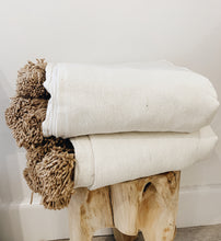 Load image into Gallery viewer, 100% cotton Moroccan Throw with Pom Poms