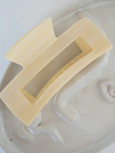 Load image into Gallery viewer, Lounge Clip Large | Cream