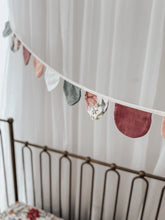 Load image into Gallery viewer, Le Piccadilly Bunting
