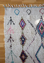 Load image into Gallery viewer, Azilal rug 255x155cm with diamonds and colourful patterns
