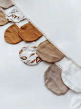 Load image into Gallery viewer, 100% COTTON D'Anjou Pear Bunting