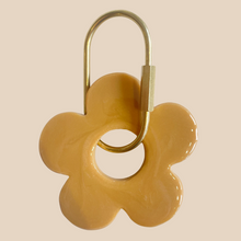 Load image into Gallery viewer, Handmade Daisy Keyring | Bronze
