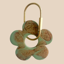 Load image into Gallery viewer, Handmade Daisy Keyring | Emerald
