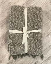 Load image into Gallery viewer, Burbuja Throw | Olive
