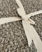 Load image into Gallery viewer, Burbuja Throw | Olive

