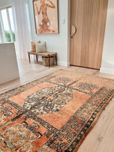 Load image into Gallery viewer, Vintage Moroccan Boujaad Rug | 315x180cm
