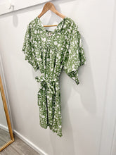 Load image into Gallery viewer, Shadow Floral Cotton Dress | Green
