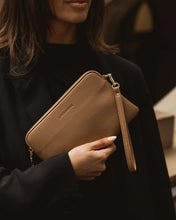 Load image into Gallery viewer, Poppy Clutch | Honey
