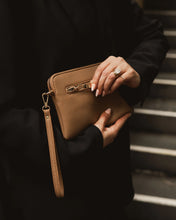 Load image into Gallery viewer, Poppy Clutch | Honey
