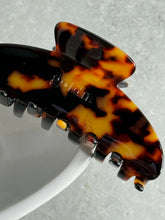 Load image into Gallery viewer, The Curve Clip | Maple
