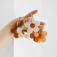 Load image into Gallery viewer, Handmade Daisy Keyring | Green Swirl
