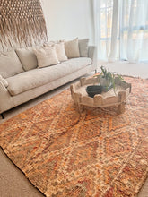 Load image into Gallery viewer, Vintage Moroccan Boujaad Rug | 260x 170cm
