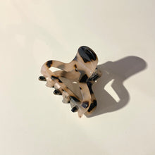 Load image into Gallery viewer, Mini Shell Claw Hair Clip - Beige Tortoise Shell
