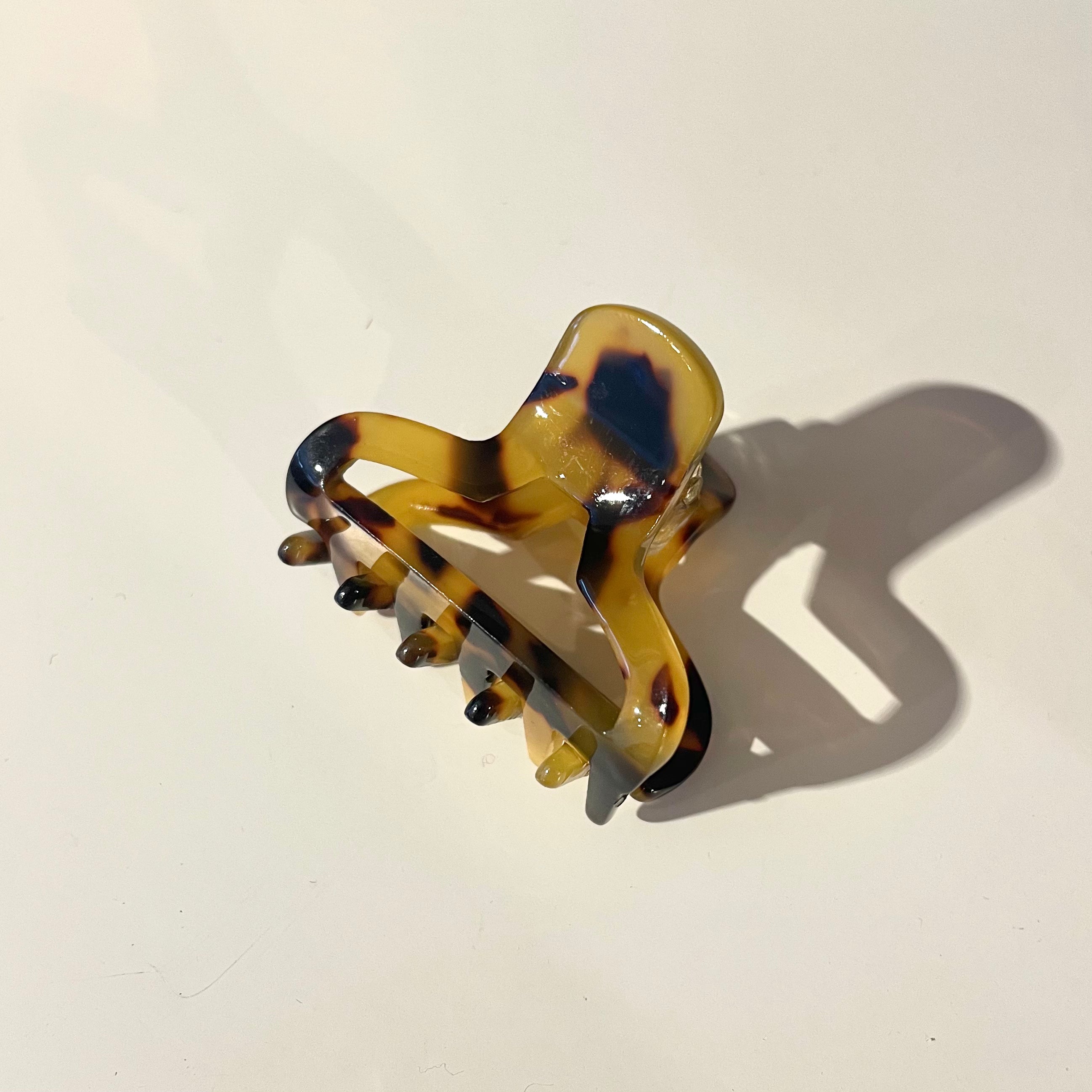 Mini Shell Claw Hair Clip - Brown Tortoise Shell – Cargo Collective