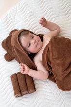 Load image into Gallery viewer, Hooded Towel | CHOCOLATE

