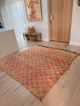 Load image into Gallery viewer, Vintage Moroccan Rug 200 × 210 cm | Desert Peach
