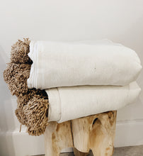 Load image into Gallery viewer, 100% cotton Moroccan Throw with Pom Poms
