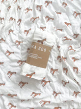 Load image into Gallery viewer, cotton/bamboo muslin swaddle giraffe print

